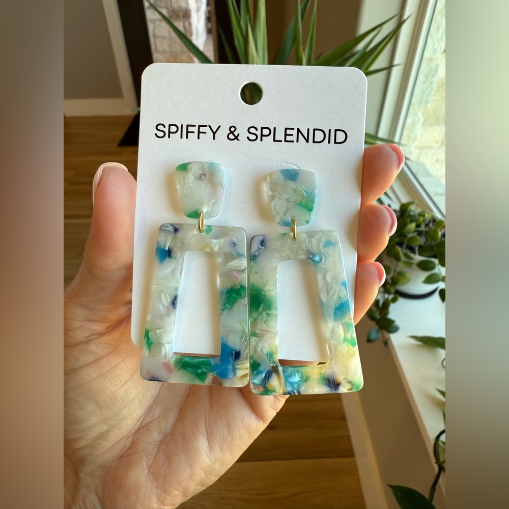 ๐ 2/$20 - Spring Inspired Acrylic Earrings - Picture 7 of 11